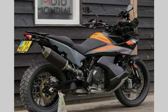 KTM 890 (2023) thumbnail 2
