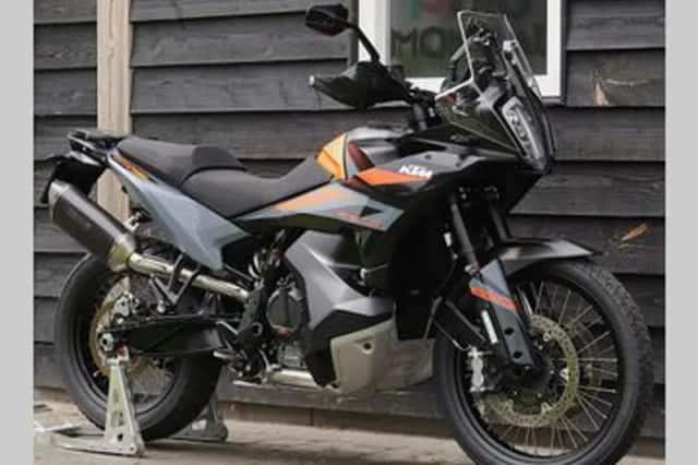 KTM 890 (2023) thumbnail 3