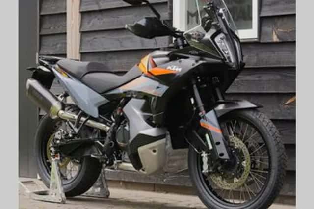 KTM 890 (2023) thumbnail 4