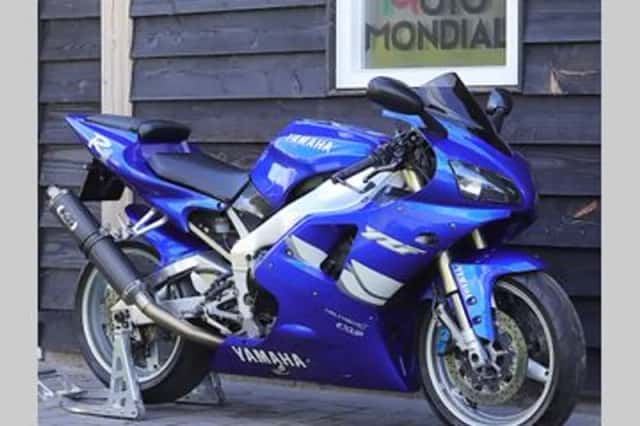 YAMAHA YZF (1999) thumbnail 3
