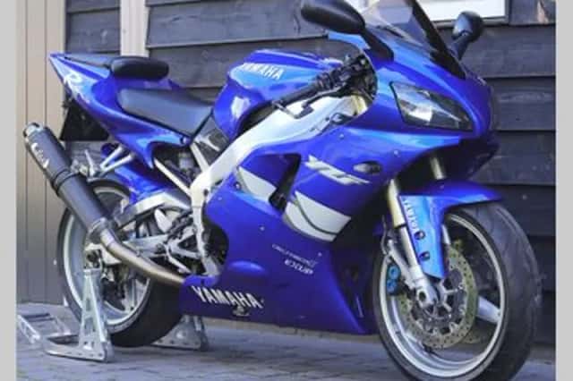 YAMAHA YZF (1999) thumbnail 4