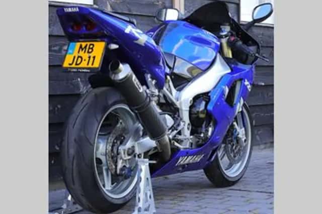 YAMAHA YZF (1999) thumbnail 5