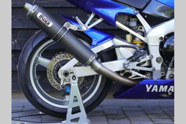 YAMAHA YZF (1999) thumbnail 6
