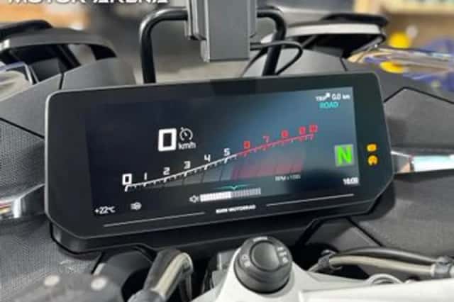 BMW R (2022) thumbnail 6