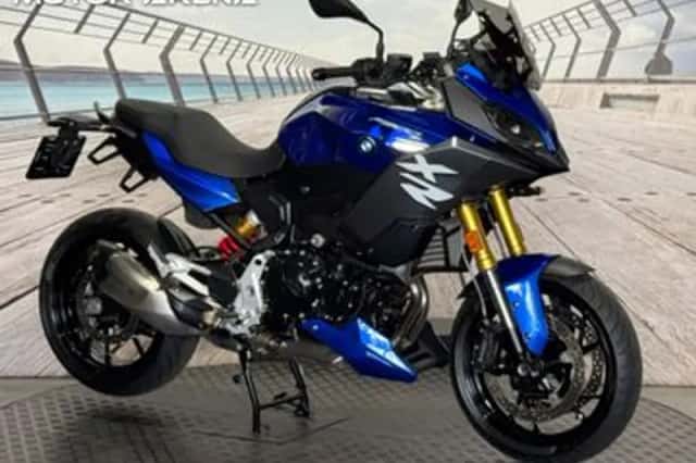 BMW F (2022) thumbnail 1