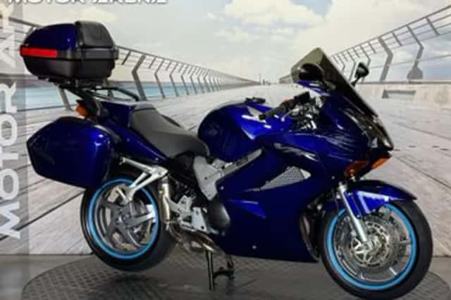 Honda VFR (2004) thumbnail 1
