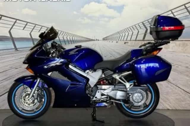 Honda VFR (2004) thumbnail 2