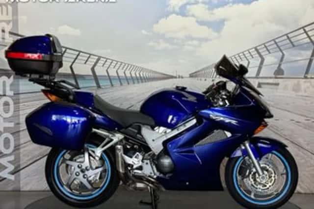 Honda VFR (2004) thumbnail 3