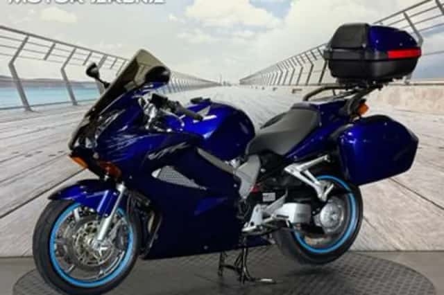 Honda VFR (2004) thumbnail 4