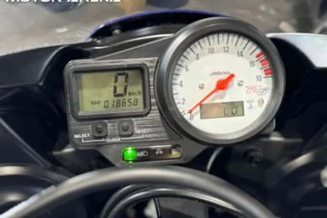 YAMAHA YZF (1999) thumbnail 5