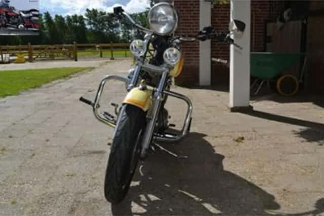 HARLEY-DAVIDSON SPORTSTER (1990) thumbnail 3