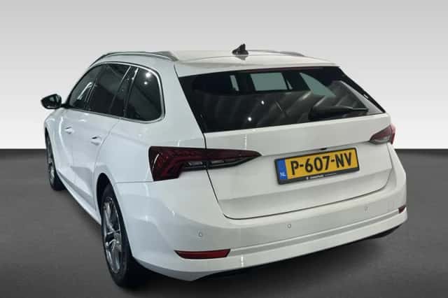 Škoda Octavia (2022) thumbnail 3