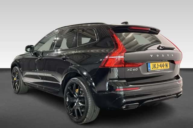 Volvo XC60 (2021) thumbnail 3