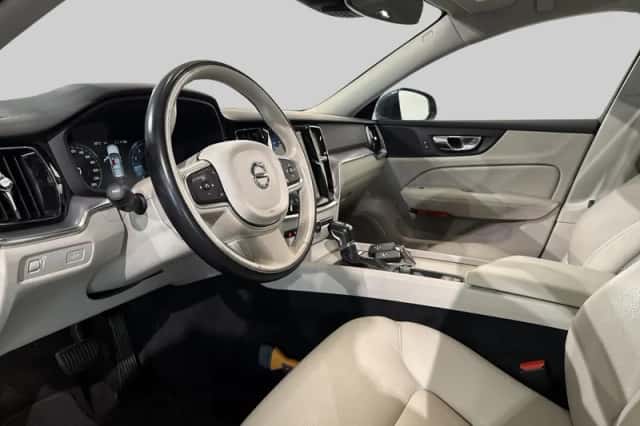 Volvo V60 (2018) thumbnail 2