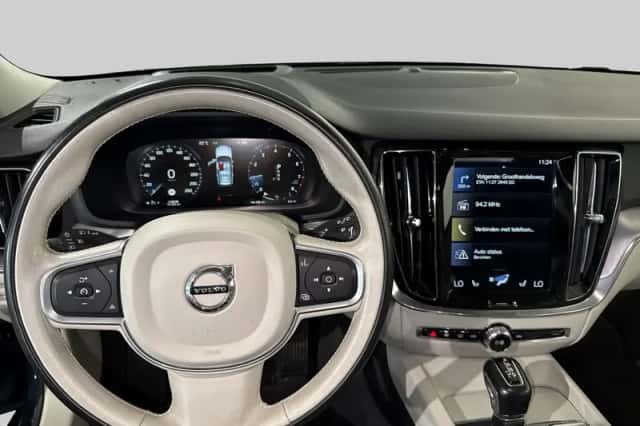 Volvo V60 (2018) thumbnail 3