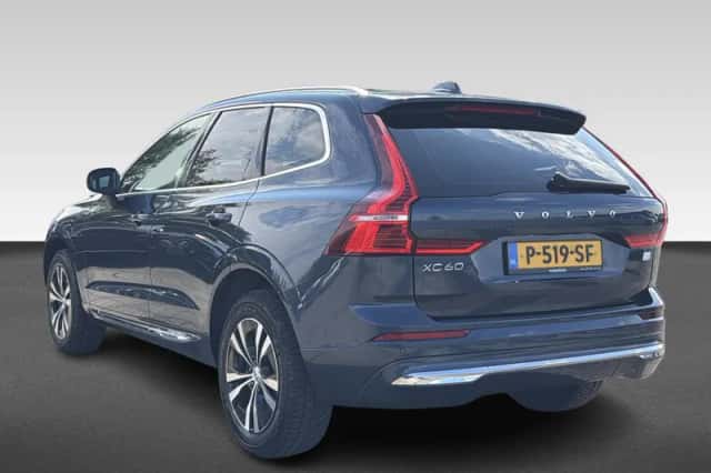 Volvo XC60 (2022) thumbnail 3