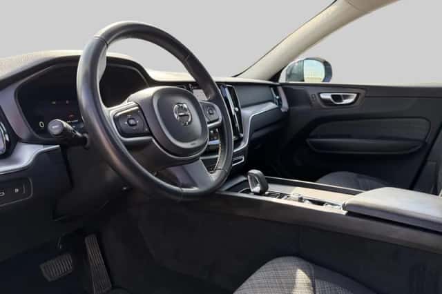 Volvo XC60 (2022) thumbnail 4