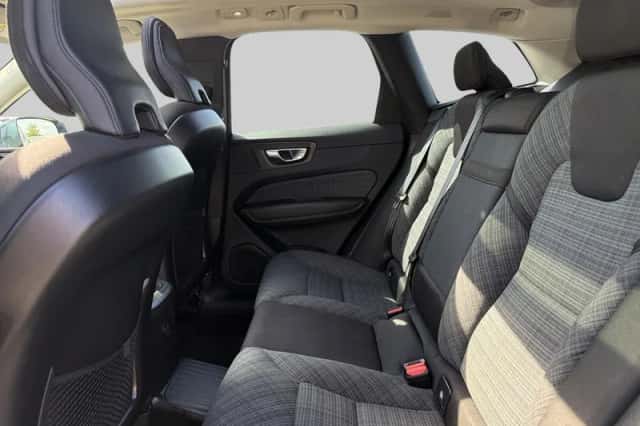 Volvo XC60 (2022) thumbnail 6