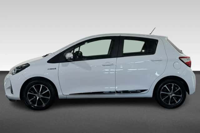 Toyota Yaris (2018) thumbnail 2