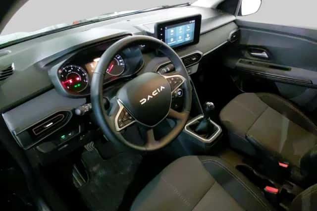 Dacia Sandero Stepway (2024) thumbnail 4