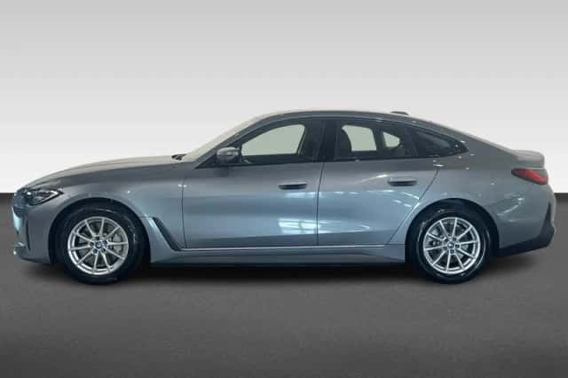 BMW i4 (2023) thumbnail 2