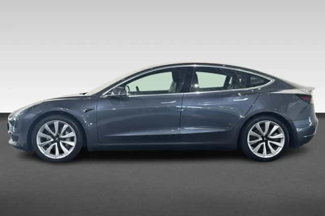 Tesla Model 3 (2020) thumbnail 2