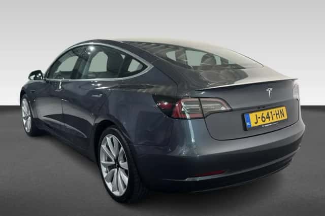 Tesla Model 3 (2020) thumbnail 3