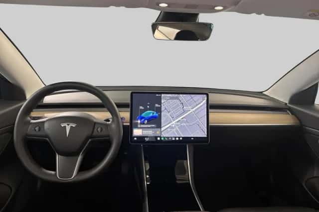 Tesla Model 3 (2020) thumbnail 5