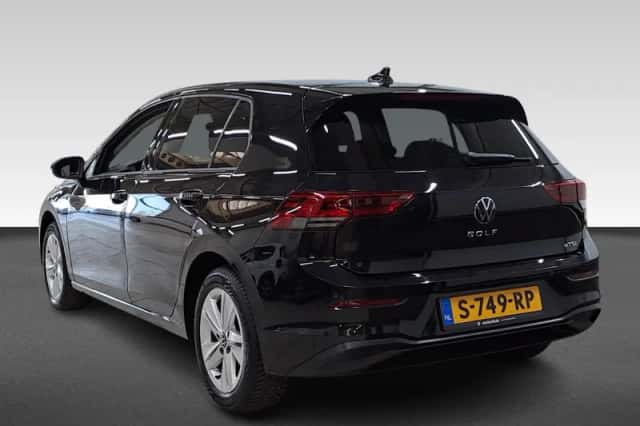 Volkswagen Golf (2023) thumbnail 3