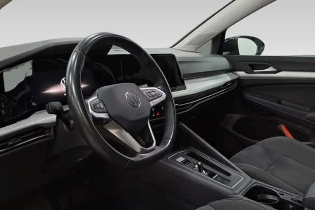 Volkswagen Golf (2023) thumbnail 4