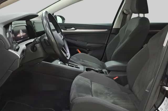 Volkswagen Golf (2023) thumbnail 5