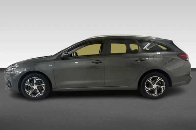 Hyundai i30 (2022) thumbnail 2