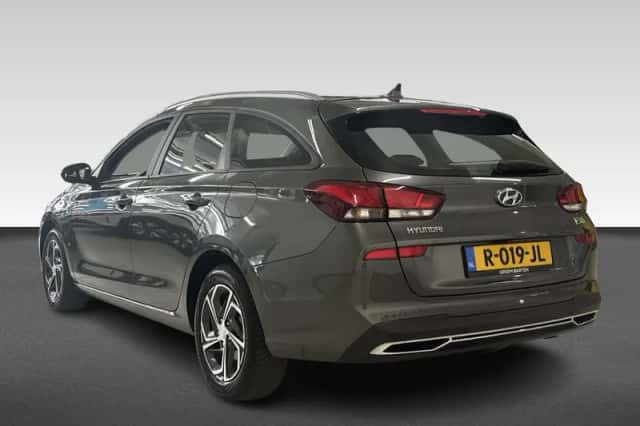 Hyundai i30 (2022) thumbnail 3