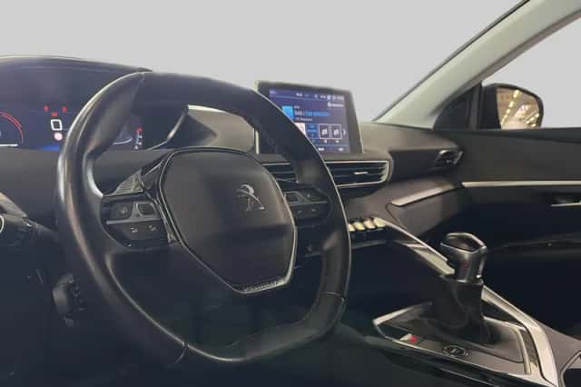 Peugeot 3008 (2018) thumbnail 4