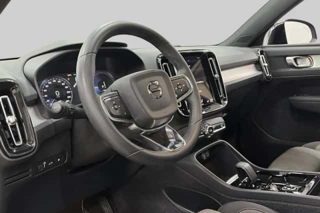 Volvo XC40 (2023) thumbnail 4