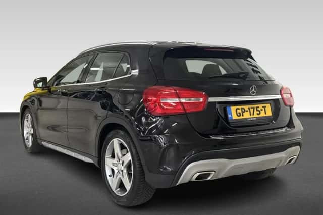 Mercedes-Benz GLA (2014) thumbnail 3
