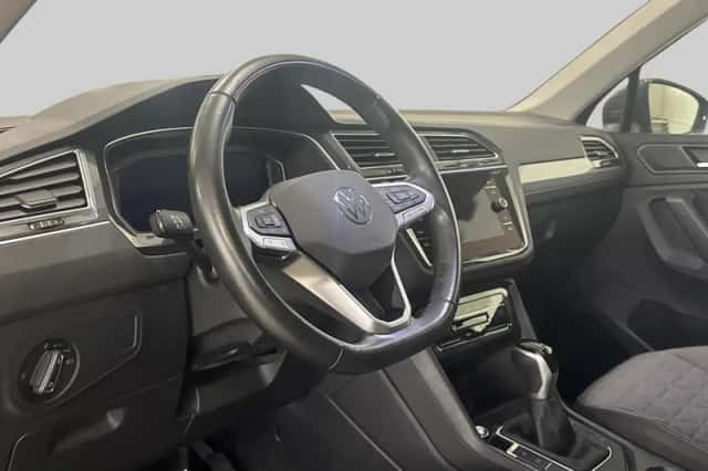 Volkswagen Tiguan (2021) thumbnail 4