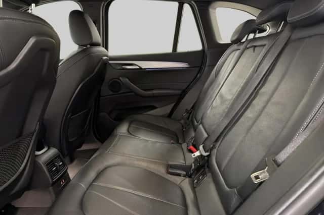 BMW X1 (2021) thumbnail 6