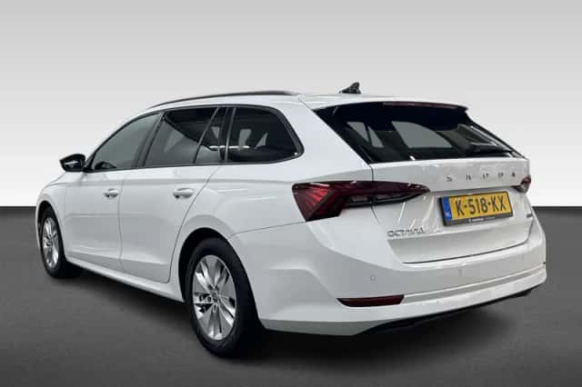 Škoda Octavia (2021) thumbnail 3