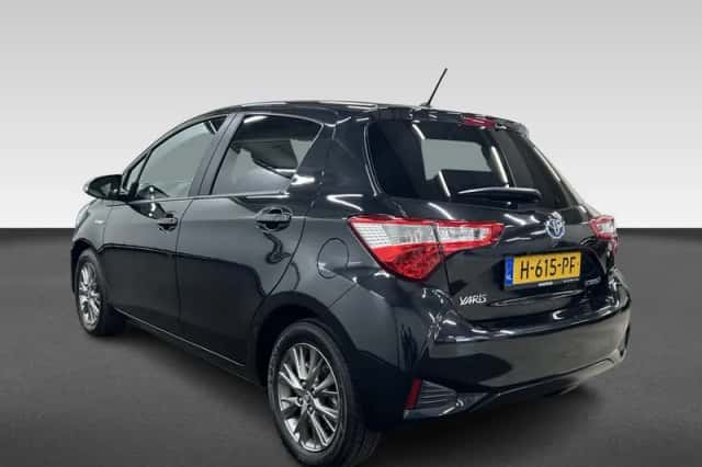 Toyota Yaris (2020) thumbnail 3