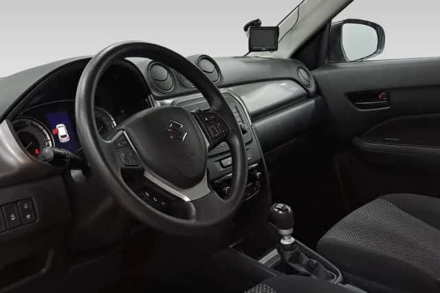 Suzuki Vitara (2021) thumbnail 4