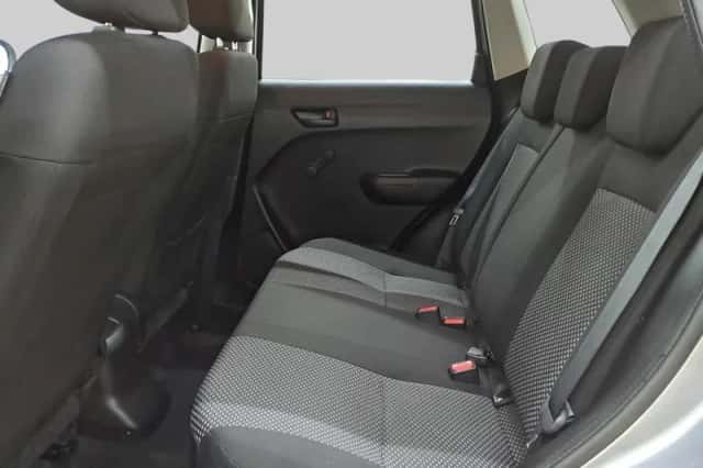 Suzuki Vitara (2021) thumbnail 6