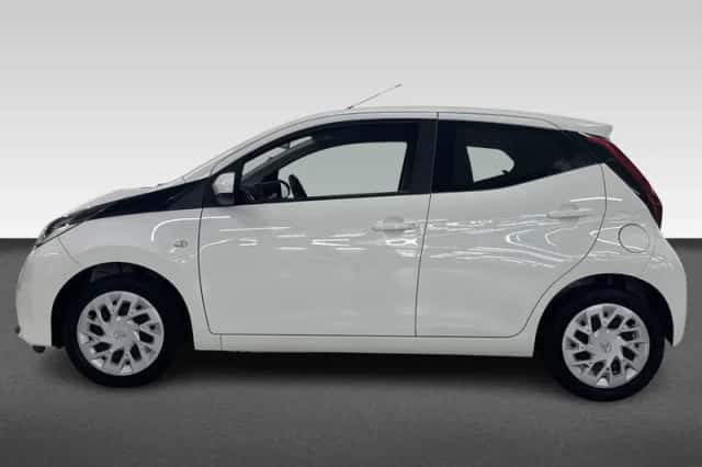 Toyota Aygo (2020) thumbnail 2