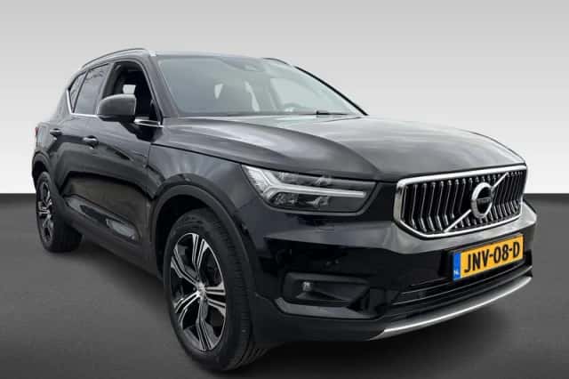 Volvo XC40 (2021) thumbnail 3