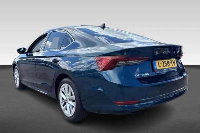 Škoda Octavia (2021) thumbnail 3