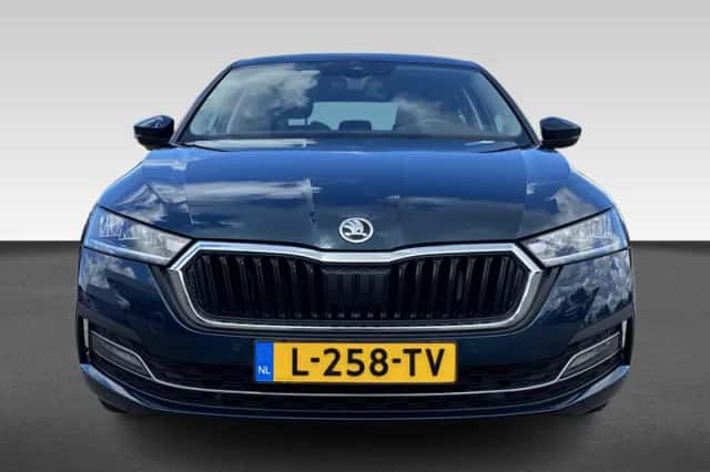 Škoda Octavia (2021) thumbnail 4