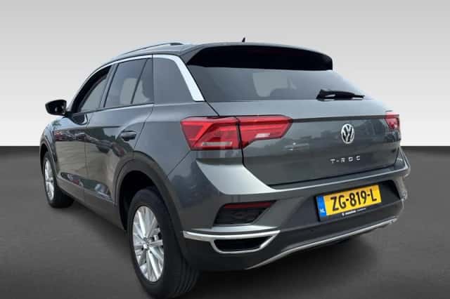Volkswagen T-Roc (2019) thumbnail 3