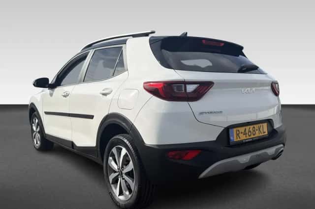 Kia Stonic (2022) thumbnail 3