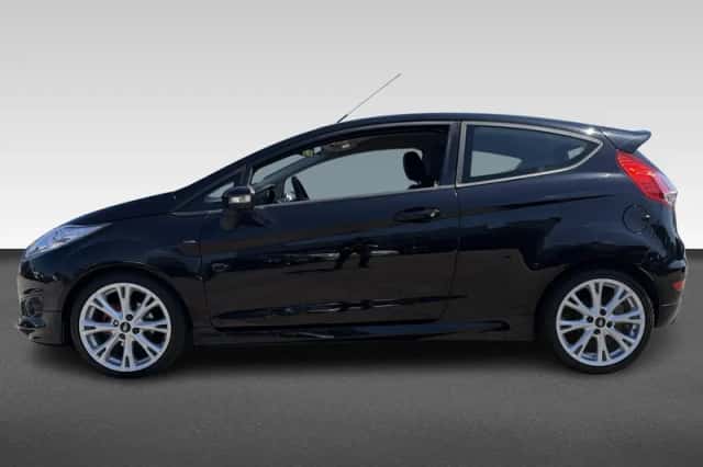 Ford Fiesta (2013) thumbnail 2