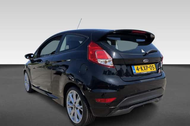 Ford Fiesta (2013) thumbnail 3